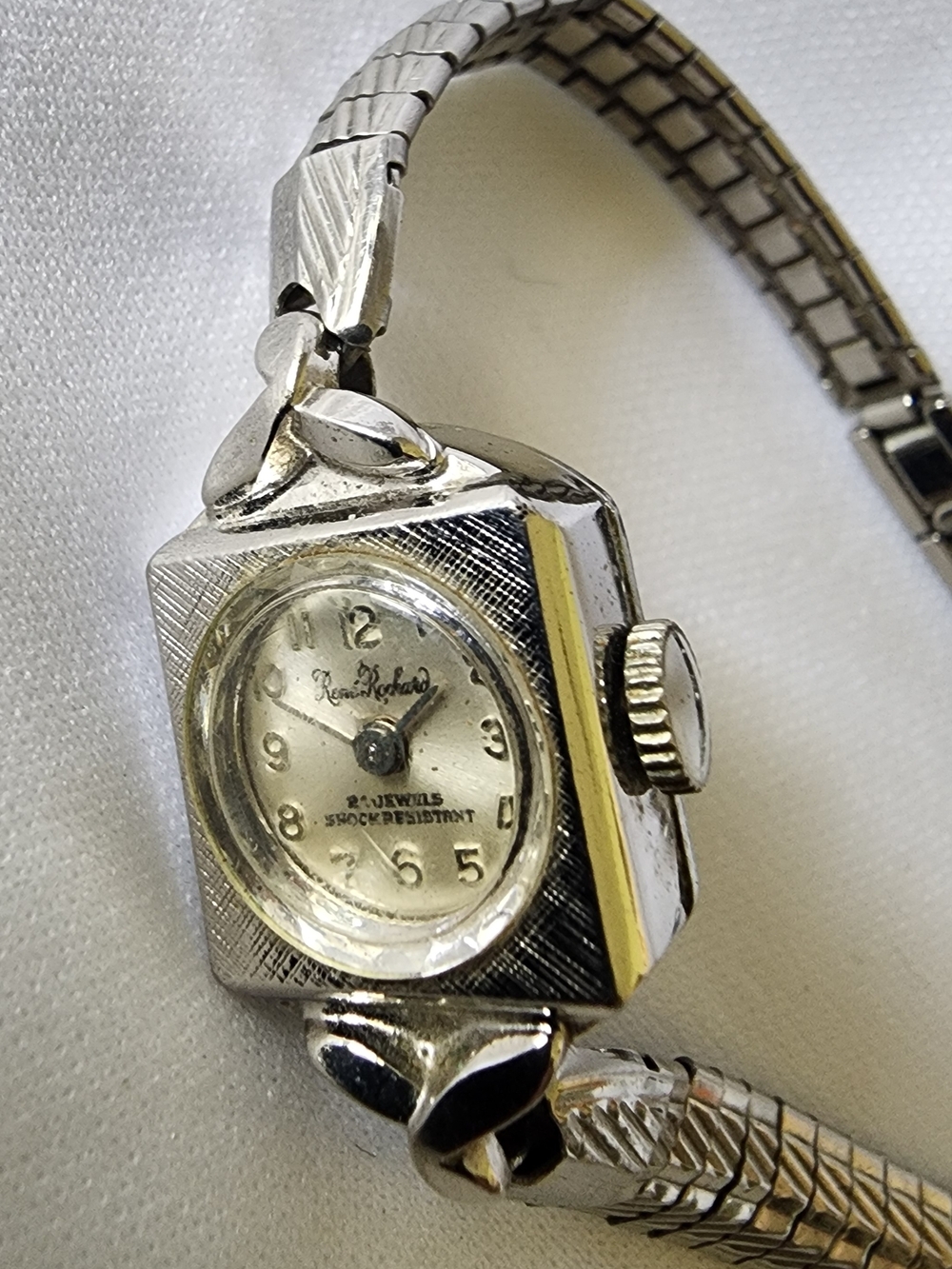 Vintage Silver Women's Wristwatch - Silver Tone